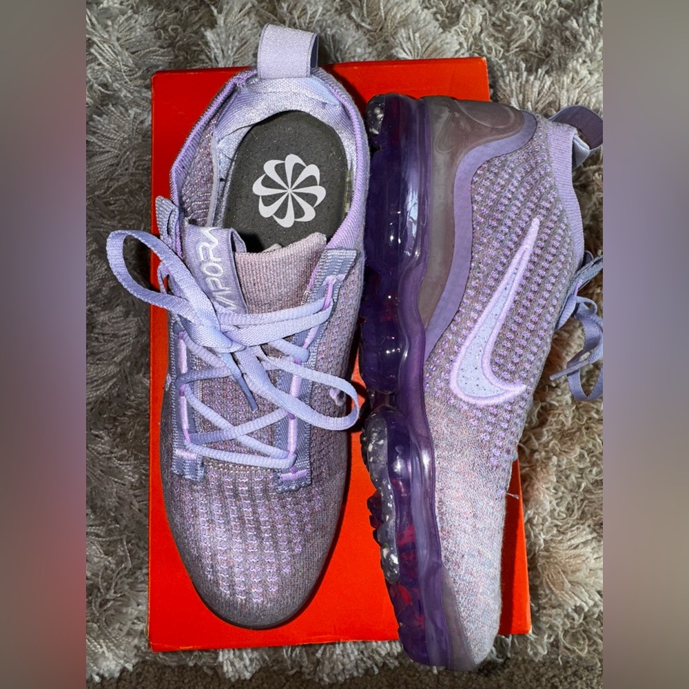 Nike Women's Air VaporMax‎ Purple Athletic Shoes in original box size 8 - Picture 10 of 12
